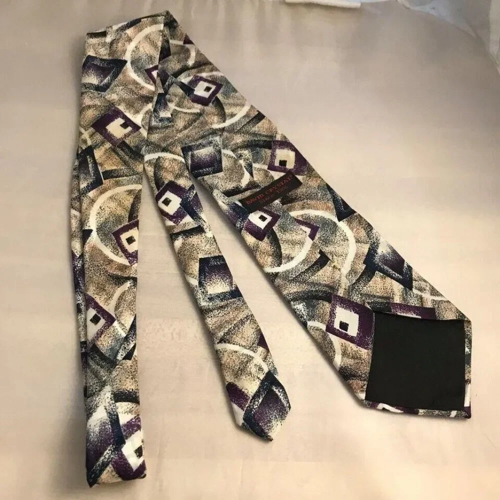 #1204 VTG DAVID CRYSTAL LONG CREAM COLOR PRINT NECKTIE 64x4
